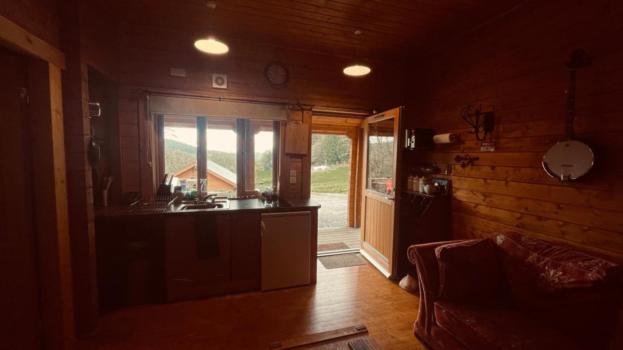 Chalet Blossom - Little Log In Wales *